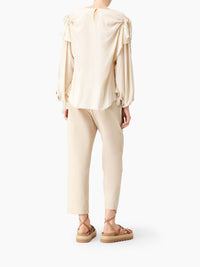 Blouse en soie mélangée avec détails de volants - Angora Beige