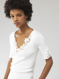 Pull col V en maille de coton et guipure - Coconut Milk