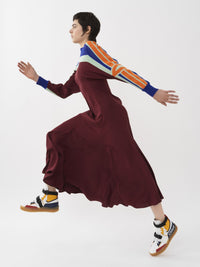 Robe manches longues oversize en soie - Darkened Brown