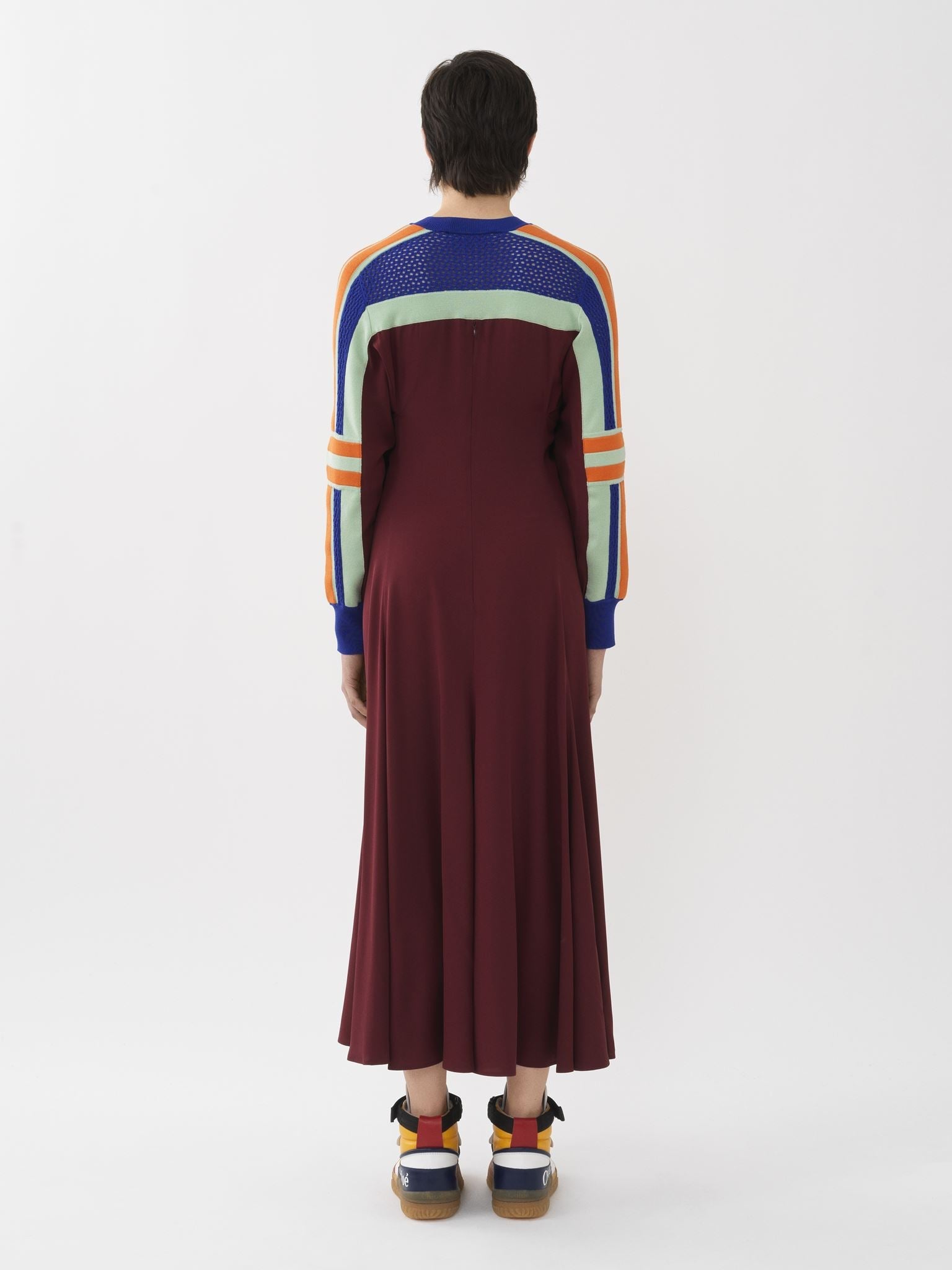 Robe manches longues oversize en soie - Darkened Brown