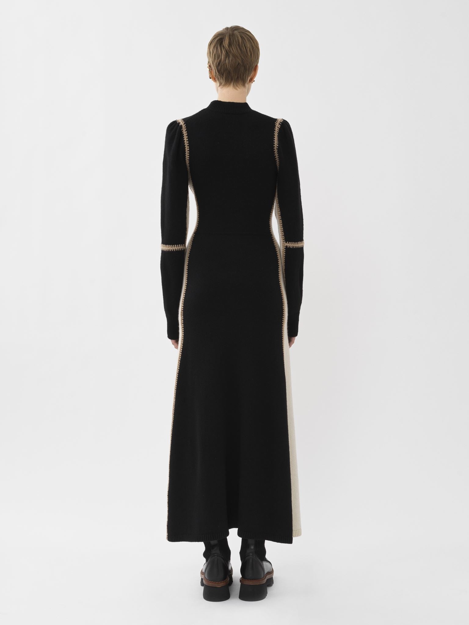 Robe avec col montant joue sur les contrastes en laine - Multicolor Noir