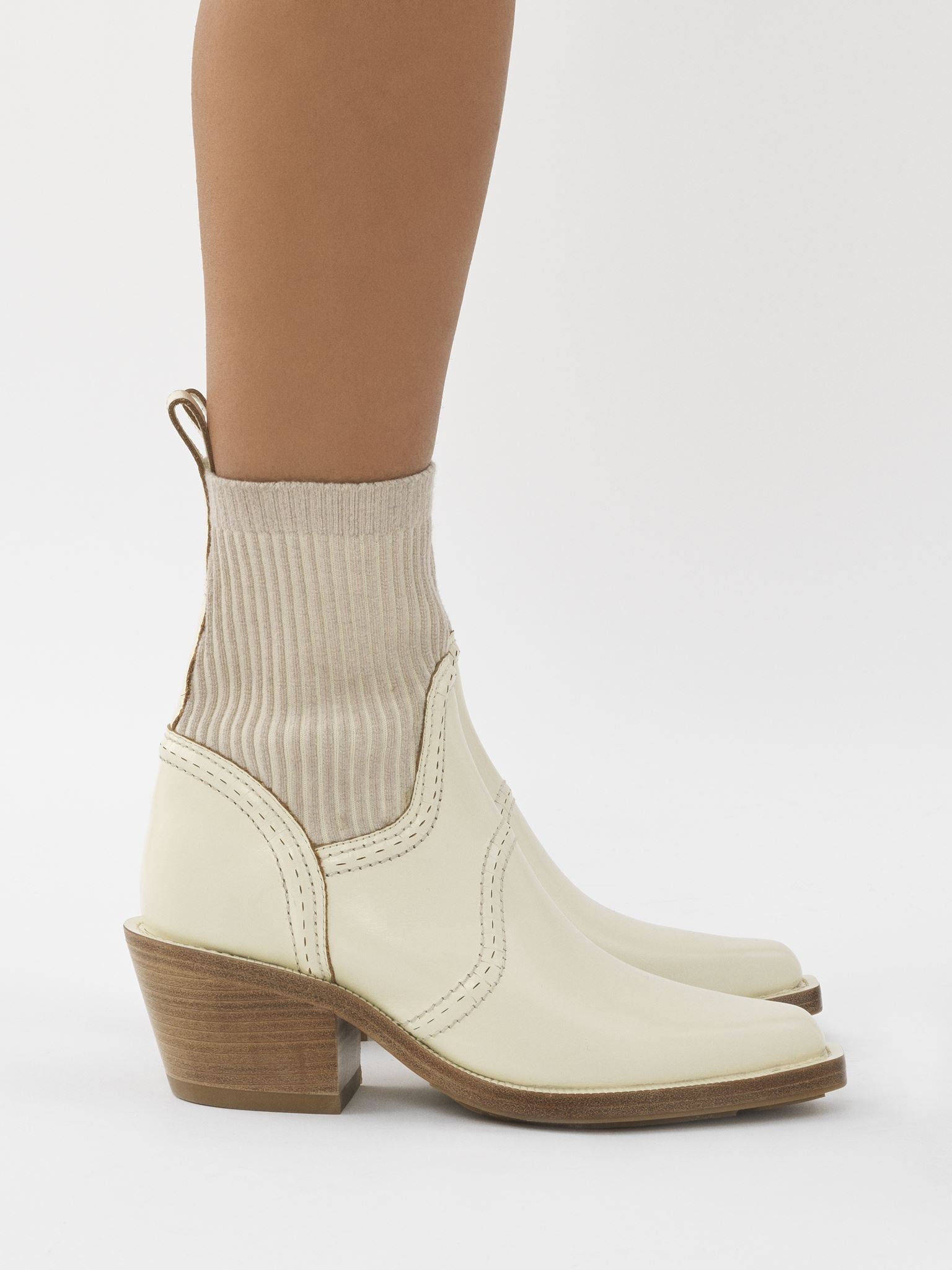 Bottines texanes effet chaussette Nellie en cuir - Eggshell
