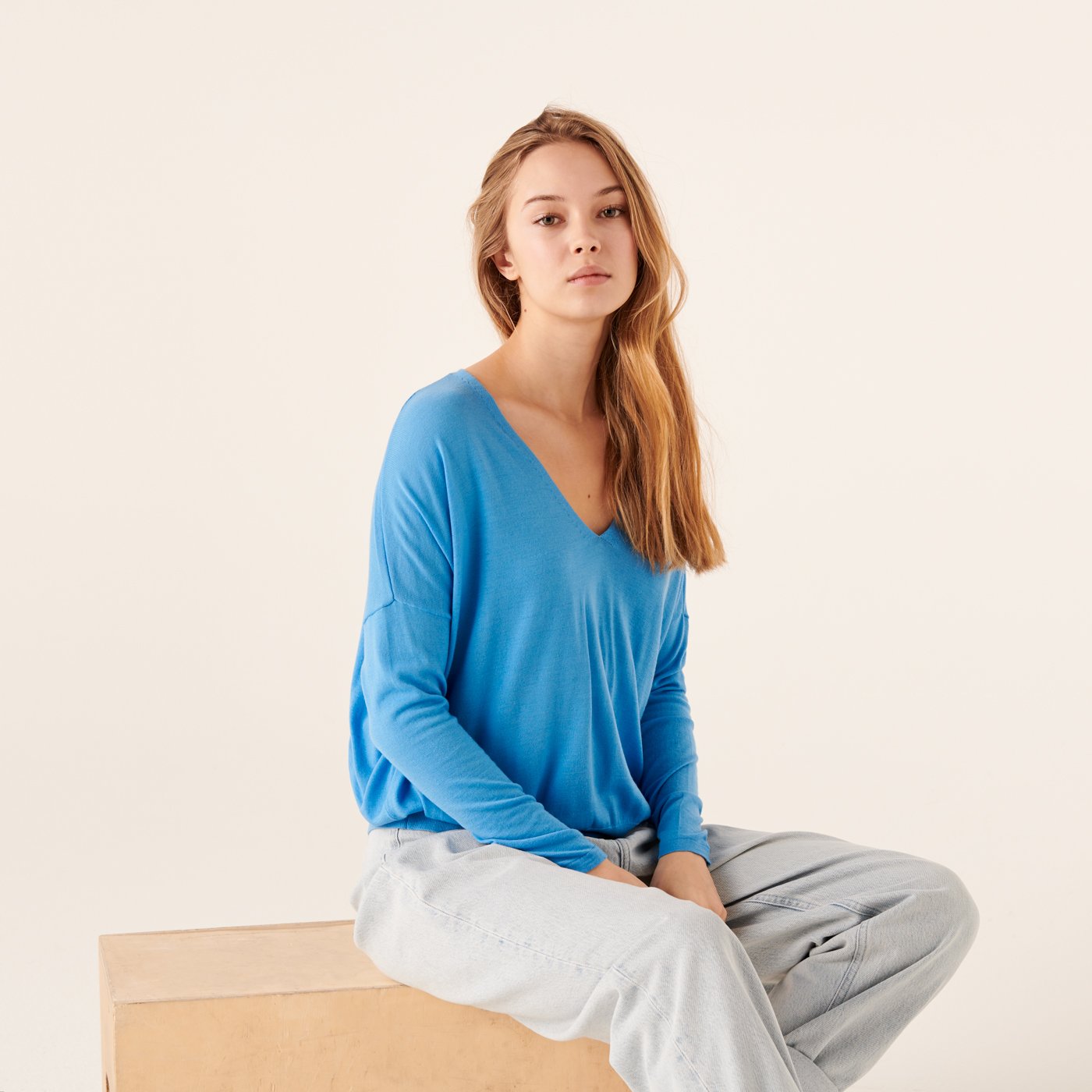 Pull à col V oversize à large bord côte en laine superfine - Pacific Blue