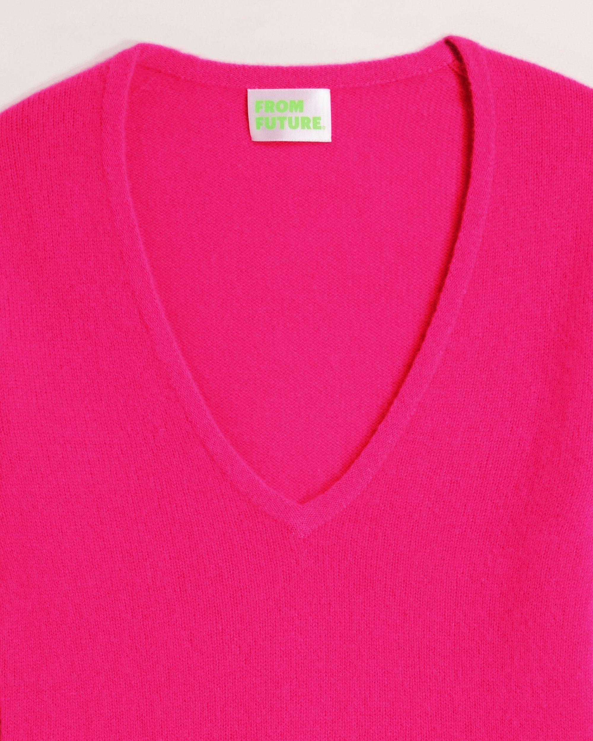 Pull fin Light à col V en cachemire - Winter Fuchsia