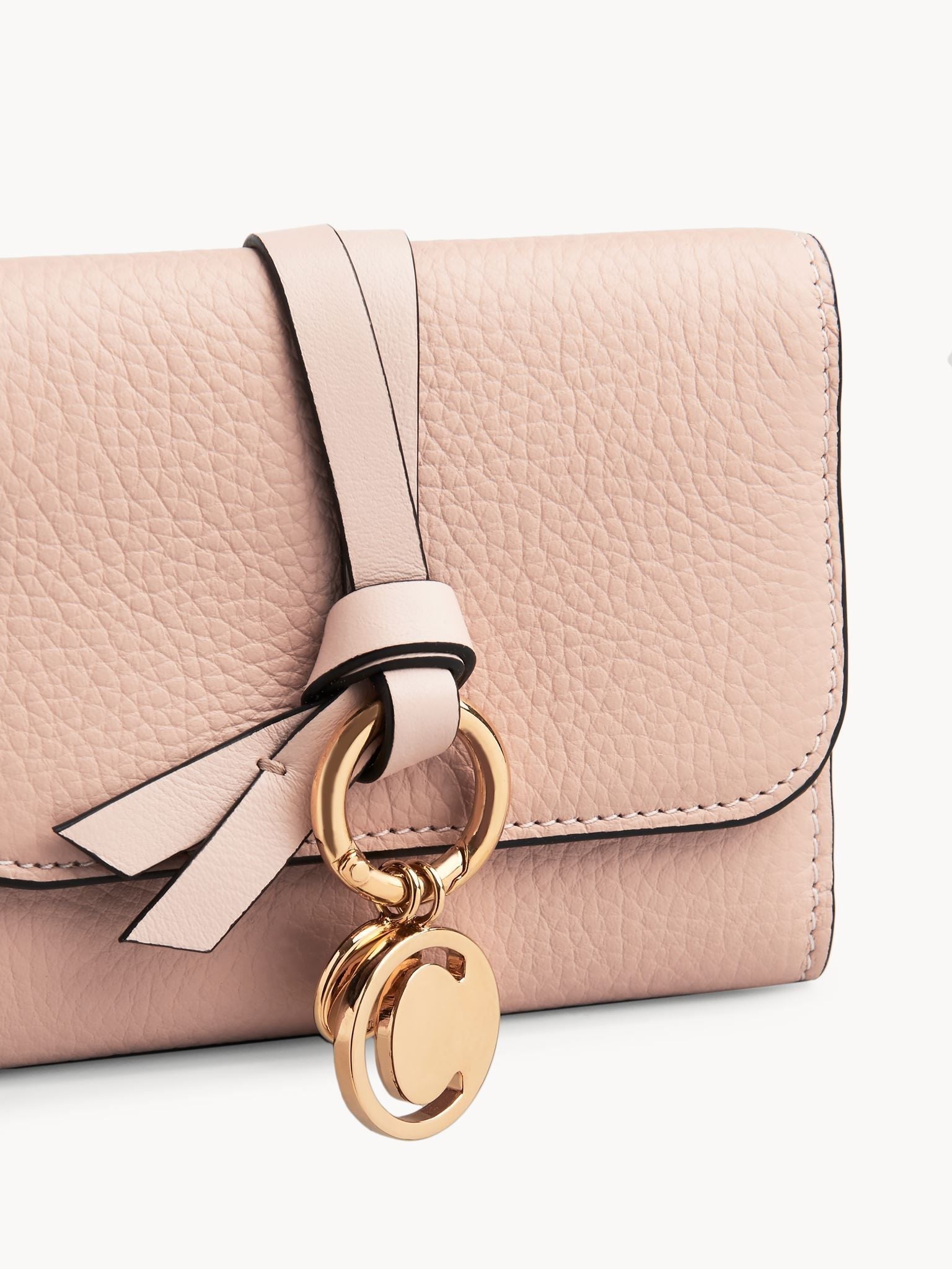 Portefeuille compact à trois volets Alphabet en cuir - Blush Nude