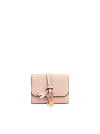 Portefeuille compact à trois volets Alphabet en cuir - Blush Nude