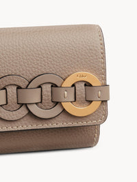 Portefeuille compact à trois volets Darryl en cuir - Motty Grey