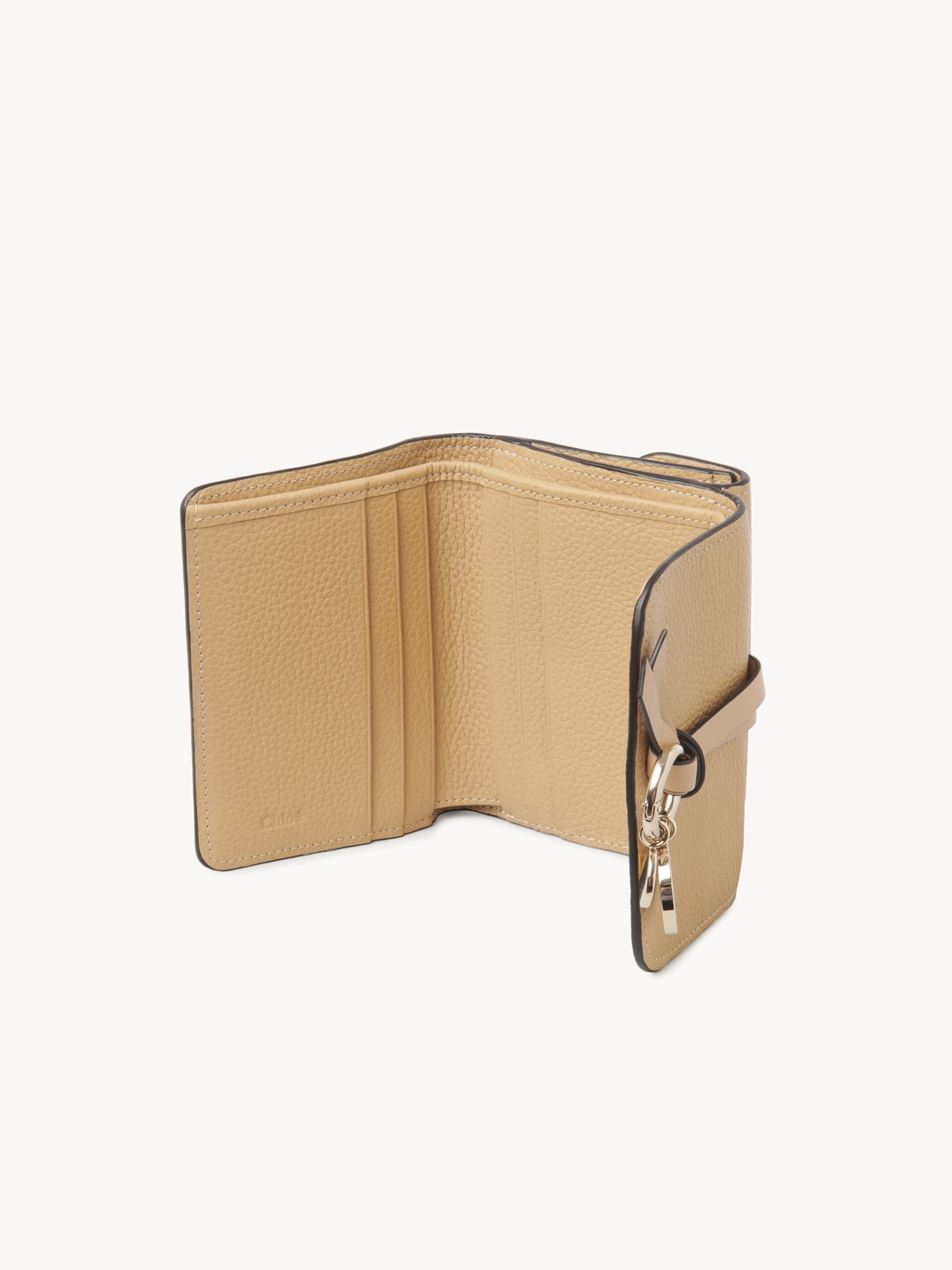 Portefeuille compact à trois volets Alphabet en cuir - Soft Tan