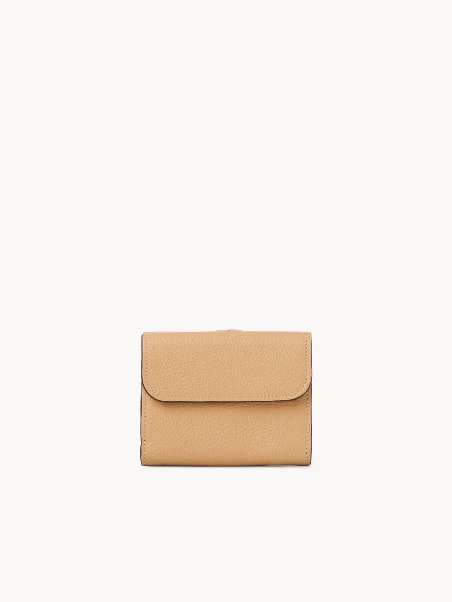 Portefeuille compact à trois volets Alphabet en cuir - Soft Tan