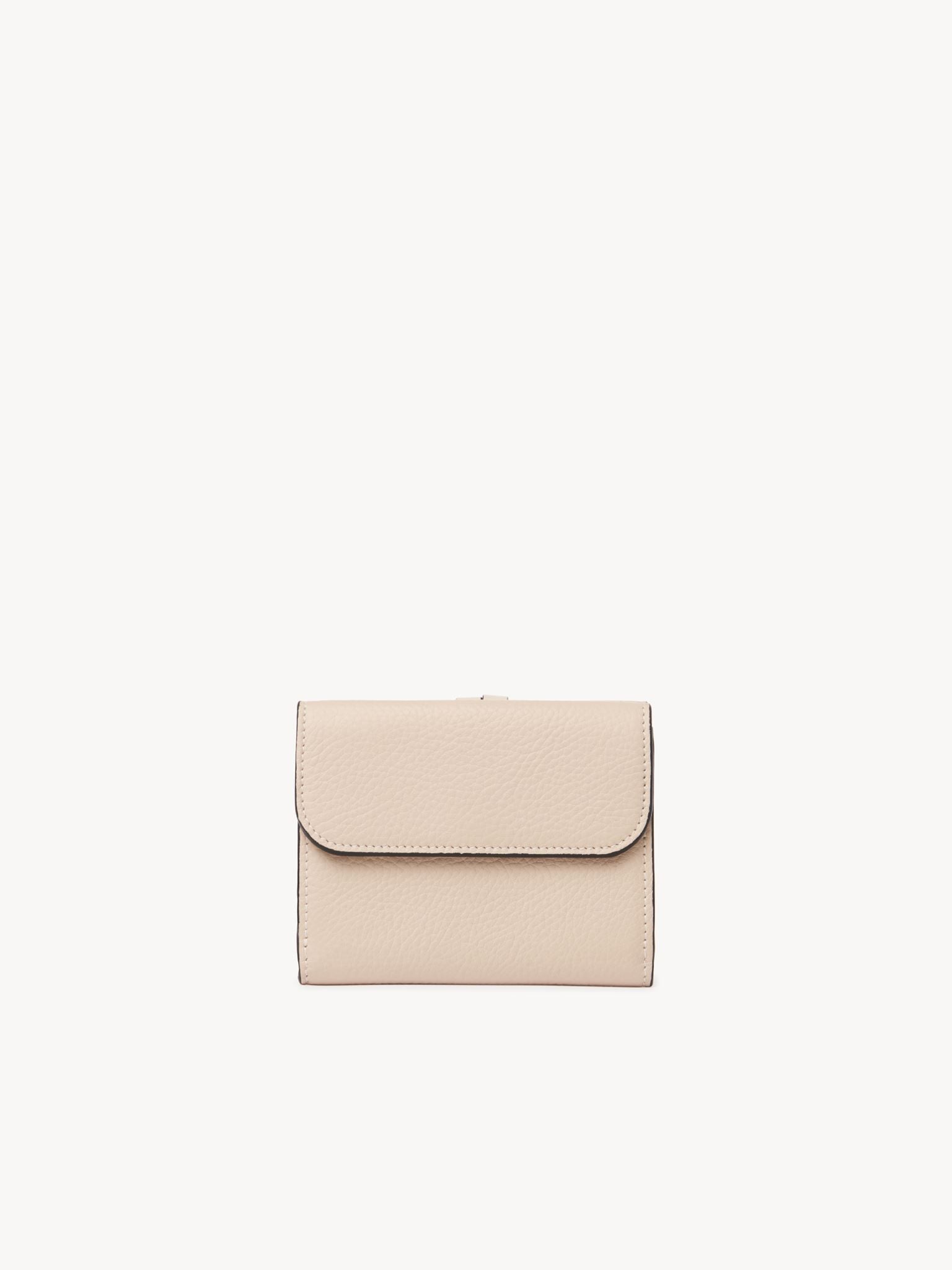 Portefeuille compact à trois volets Alphabet en cuir - Cement Pink