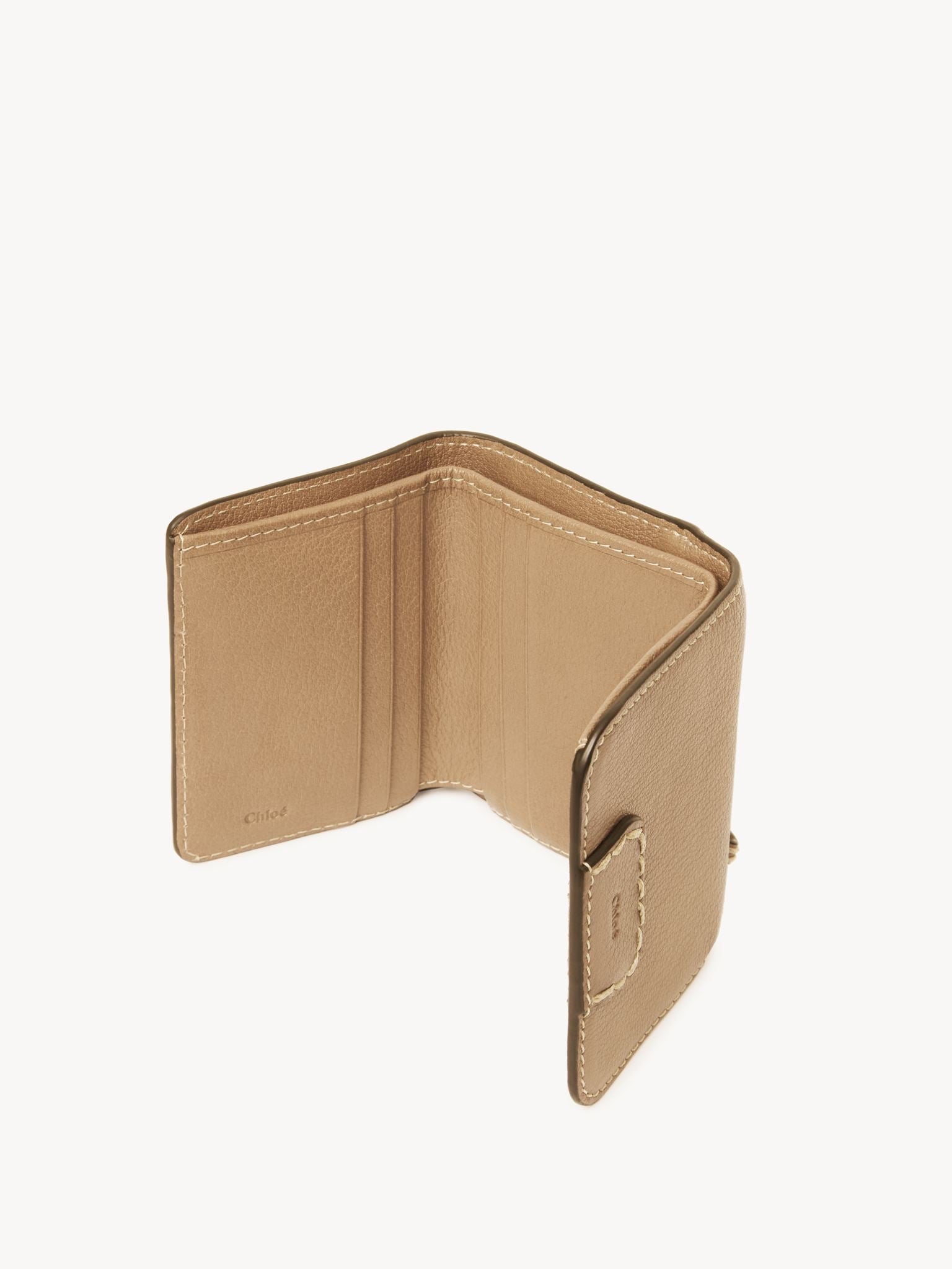 Portefeuille compact à trois volets Edith en cuir - Soft Tan