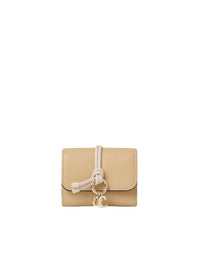 Portefeuille compact à trois volets Alphabet en cuir - Soft Light Tan