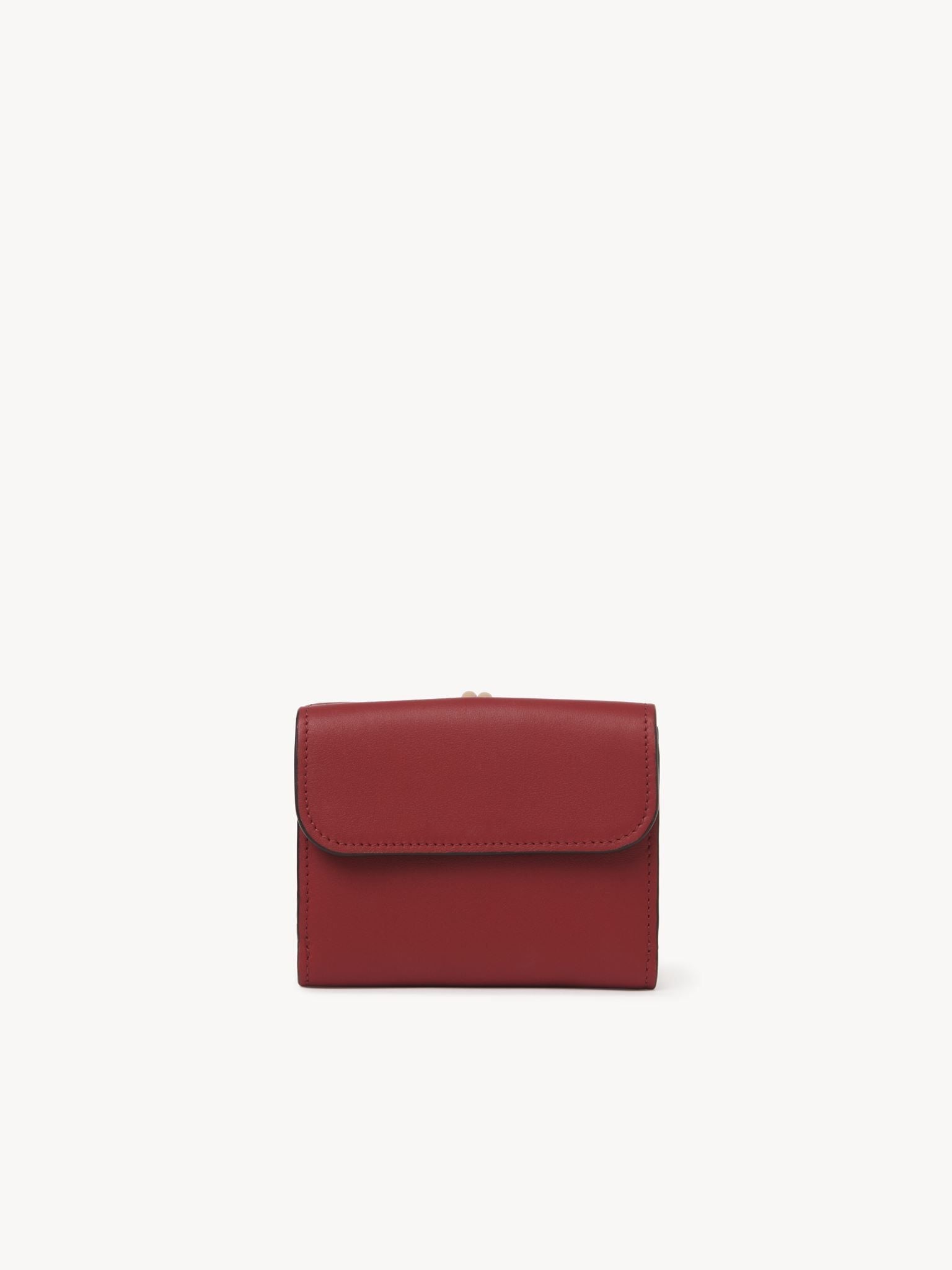 Portefeuille compact à trois volets Alphabet en cuir - Smoked Red