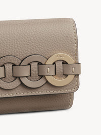 Portefeuille compact à trois volets Darryl en cuir - Motty Grey