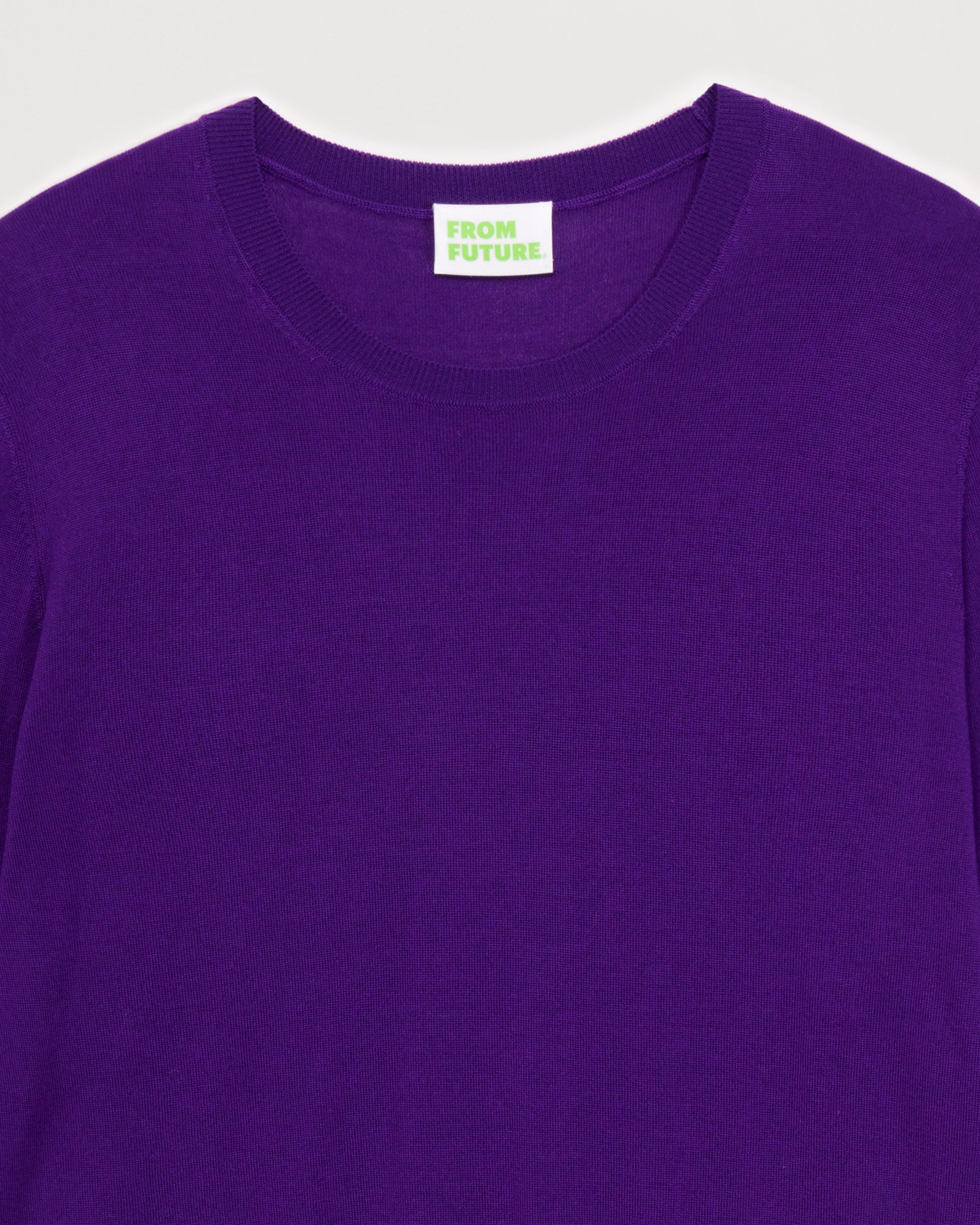Pull à col rond et coupe classique en laine mérinos - Intense Purple