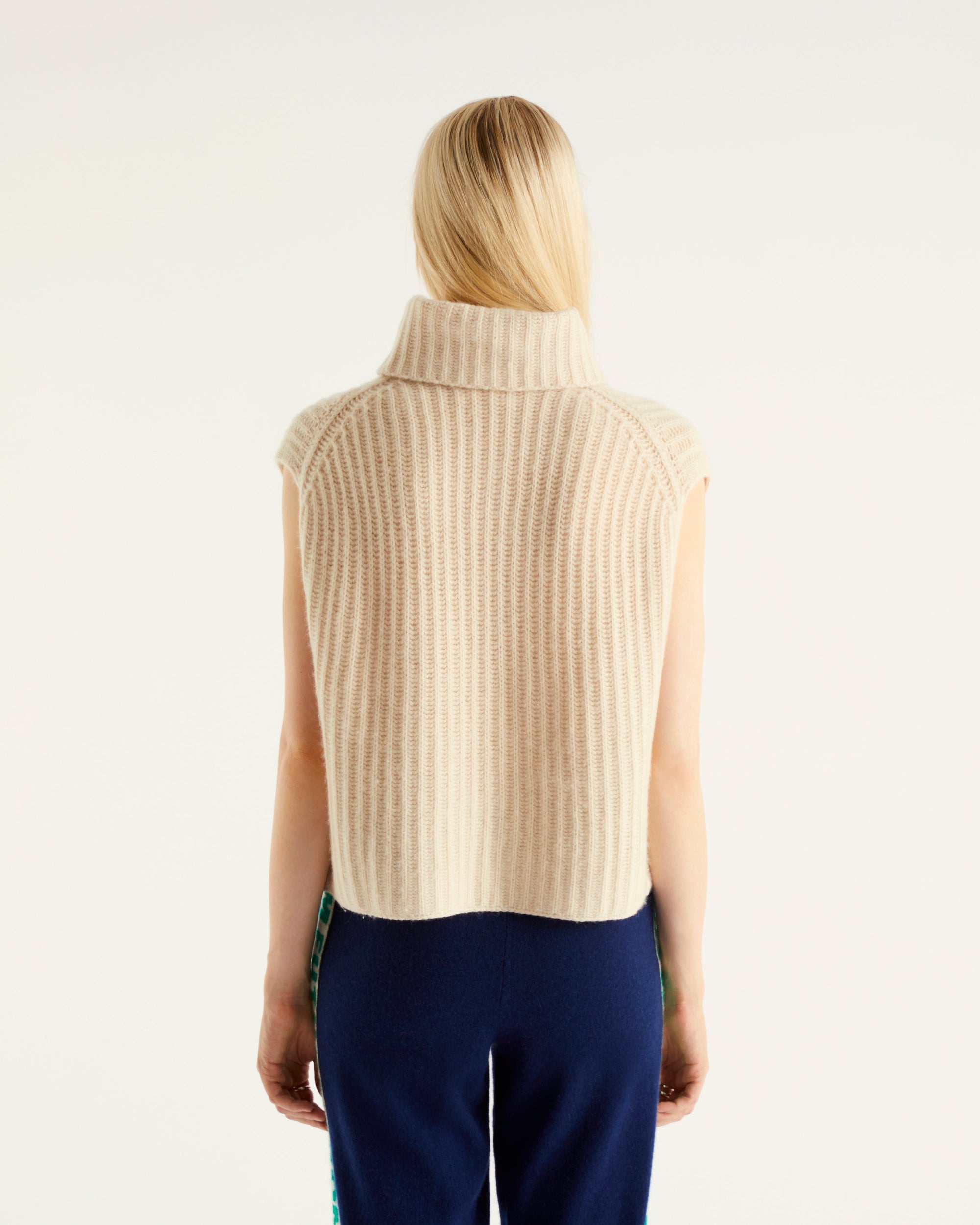 Pull à col roulé maille perlée sans manches en cachemire - Ink Blue