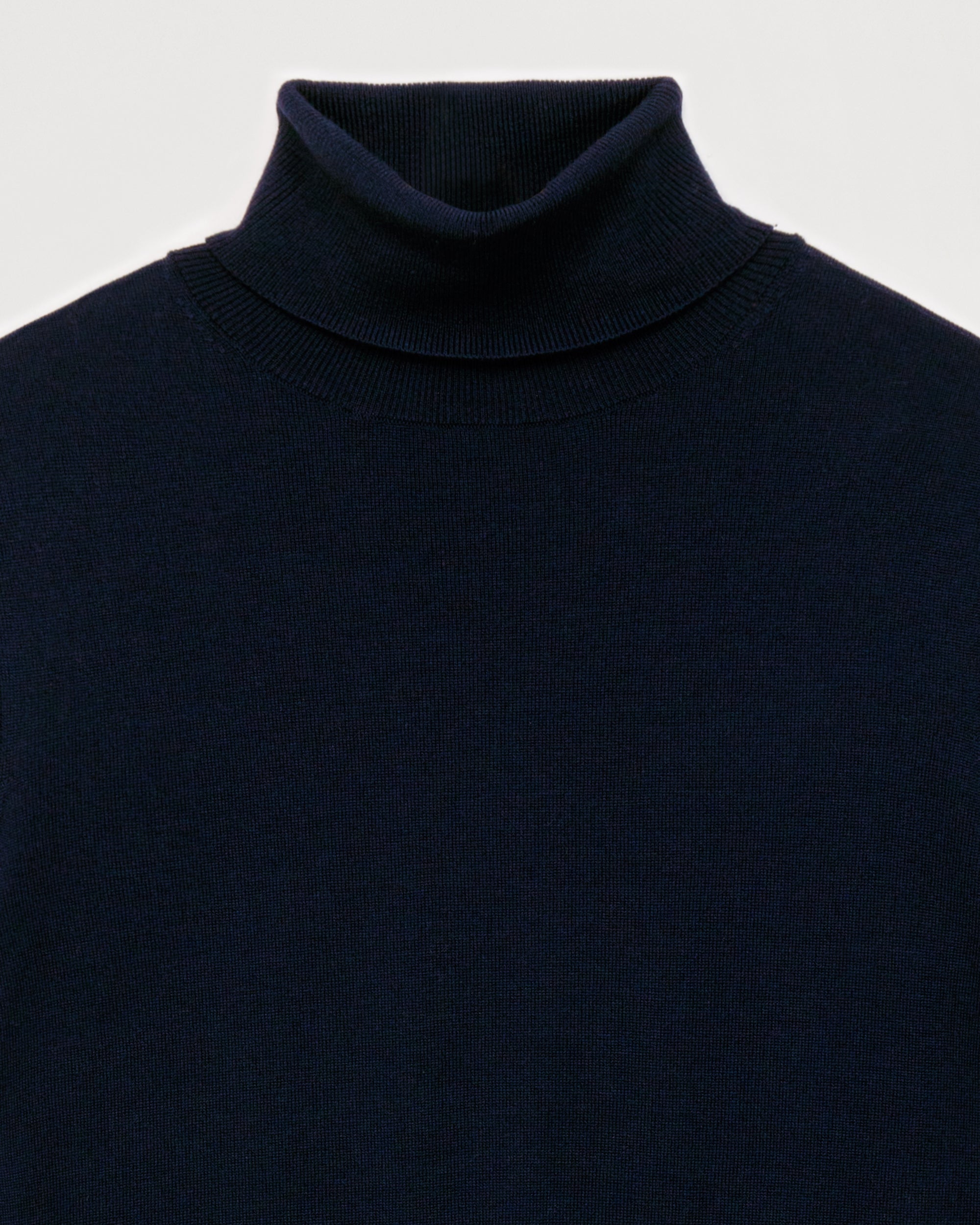 Pull loose à col roulé en laine mérinos - Navy