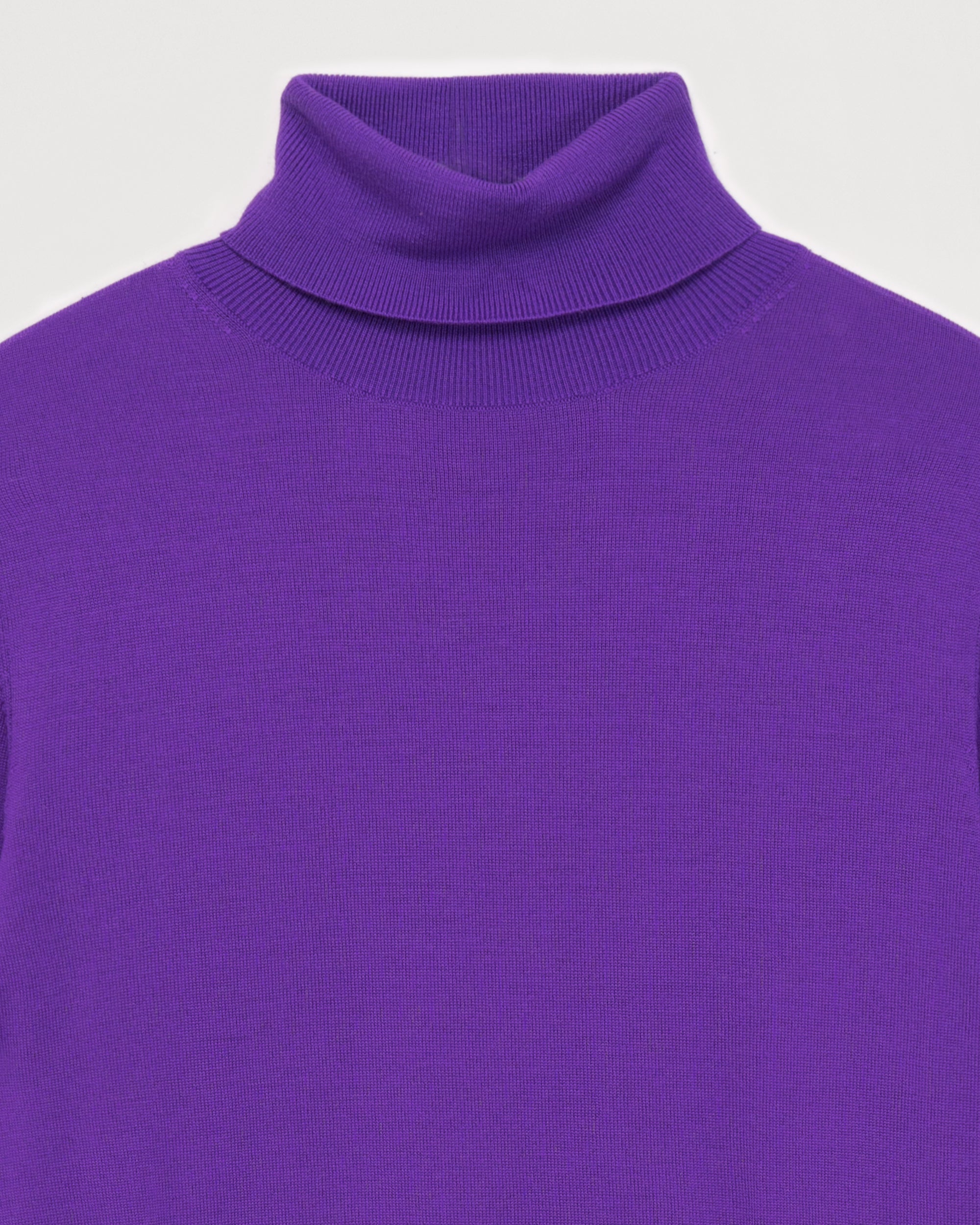 Pull loose à col roulé en laine mérinos - Neon Purple