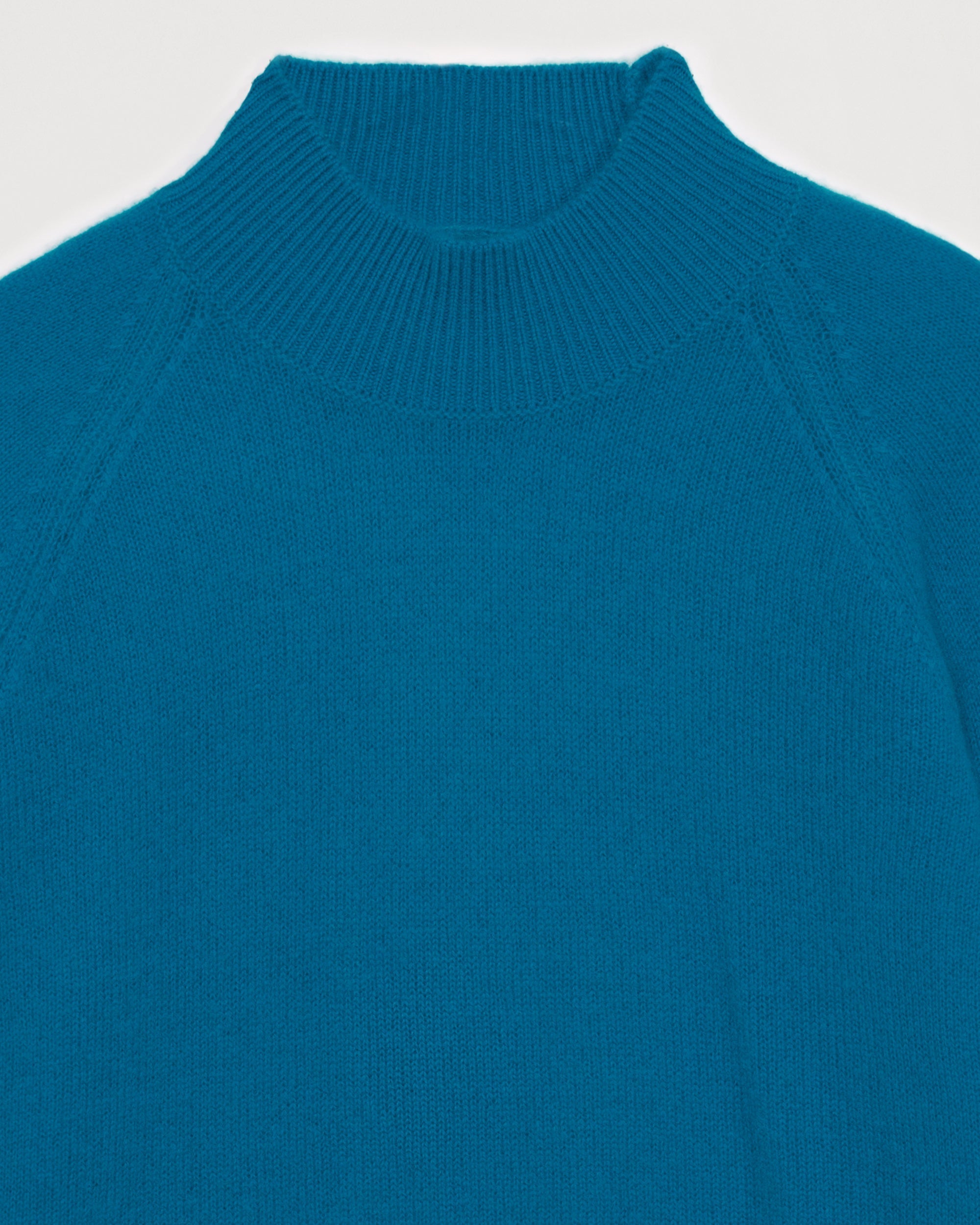 Pull court à col montant Light en cachemire - Power Blue