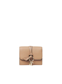 Portefeuille compact à trois volets Alphabet en cuir - Light Tan