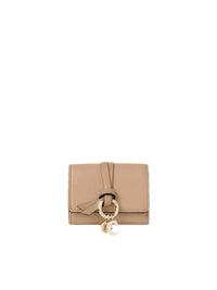 Mini portefeuille à trois volets Alphabet en cuir - Light Tan