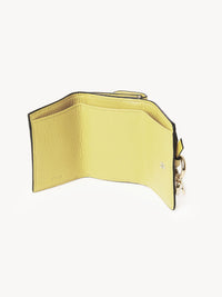 Mini portefeuille à trois volets Alphabet en cuir - Truly Yellow