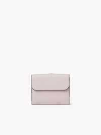 Portefeuille compact à trois volets Alphabet en cuir - Misty Lavender