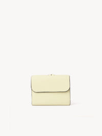 Portefeuille compact à trois volets Alphabet en cuir - Porcelain Yellow
