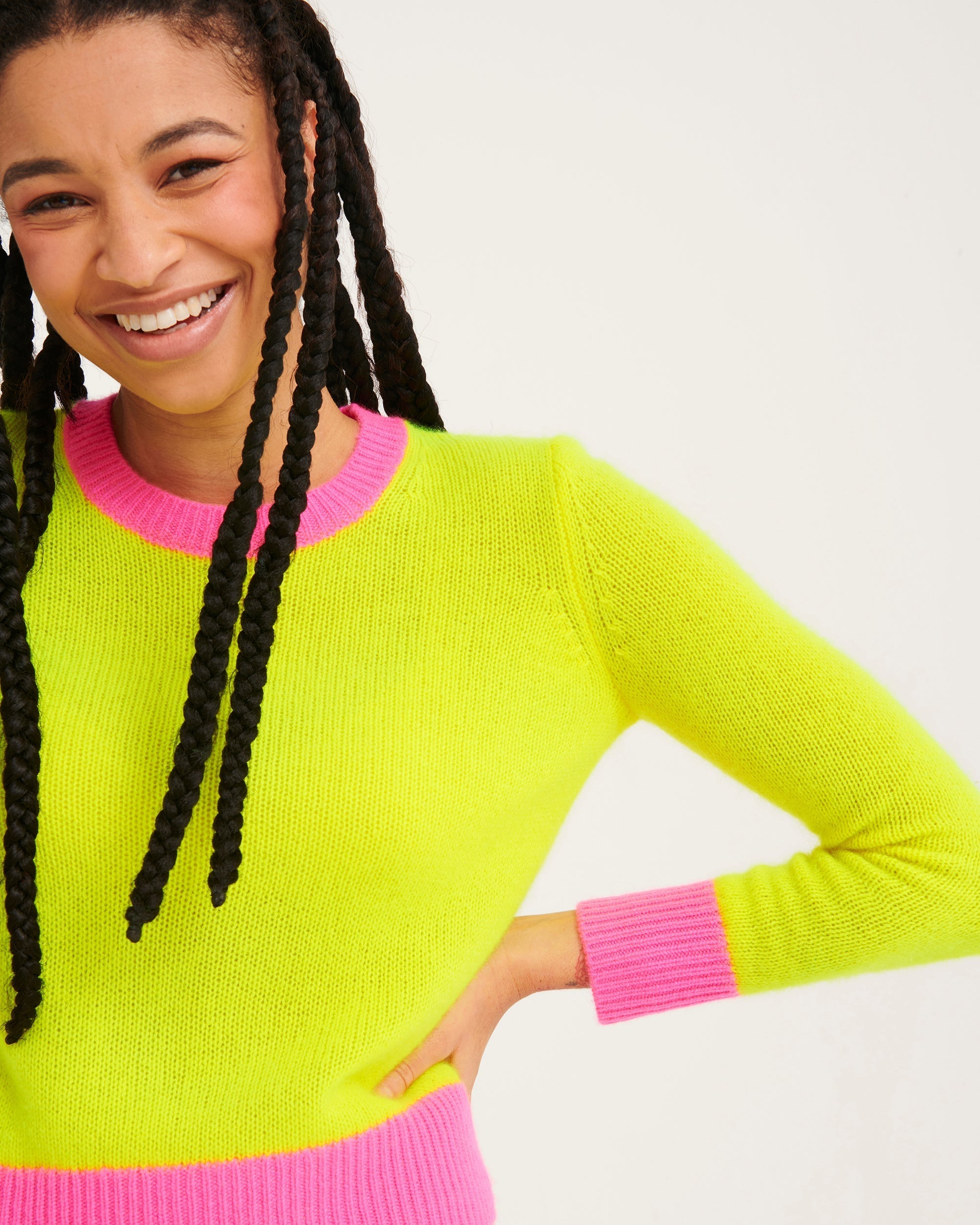 Pull court Light à col rond bicolore en cachemire - Neon Yellow