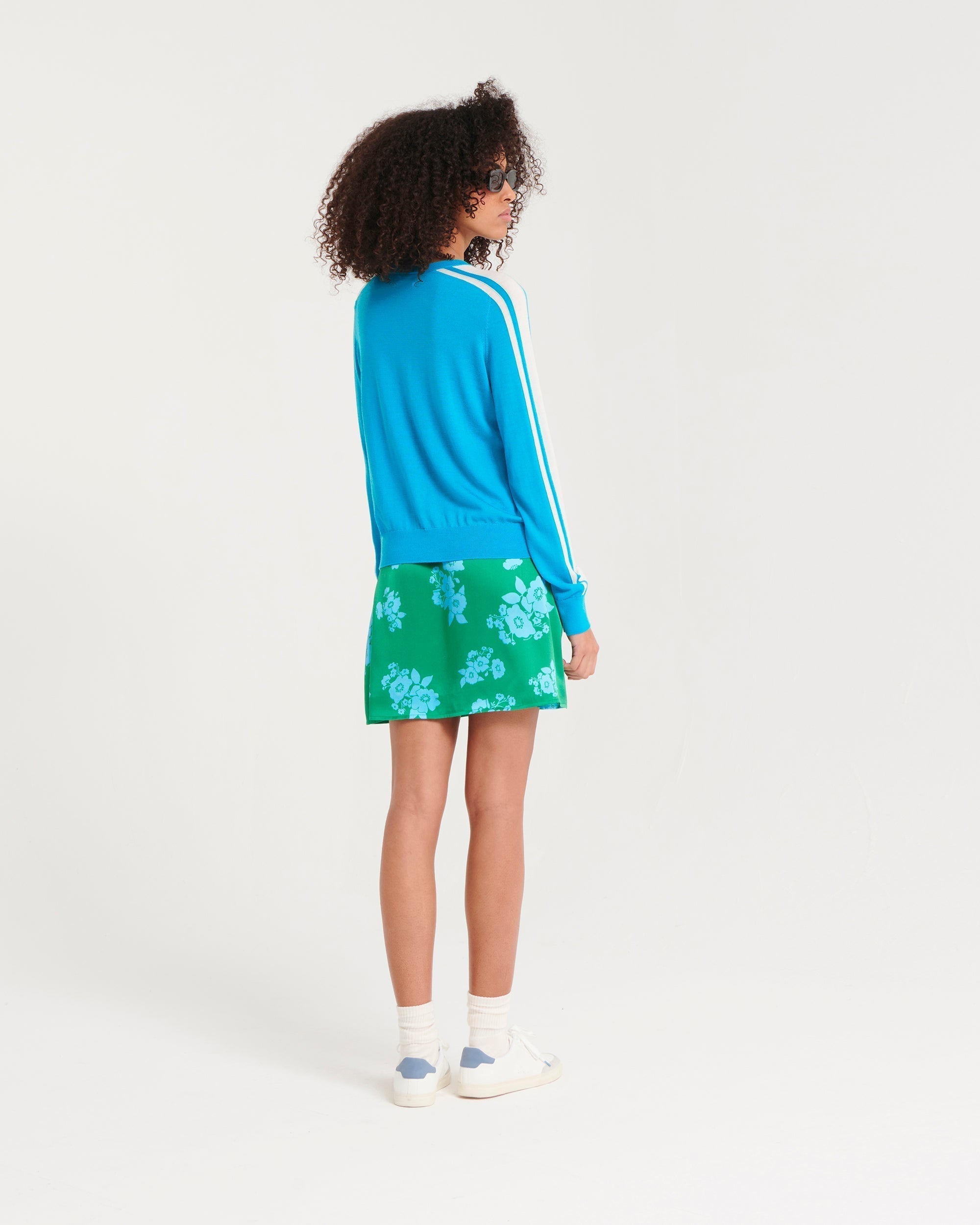 Pull à col rond à bandes en laine mérinos - Aqua Blue