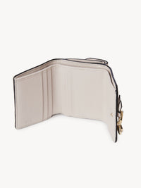 Portefeuille compact à trois volets Alphabet en cuir - Wild Grey