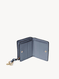 Portefeuille compact zippé Alphabet en cuir - Storm Blue