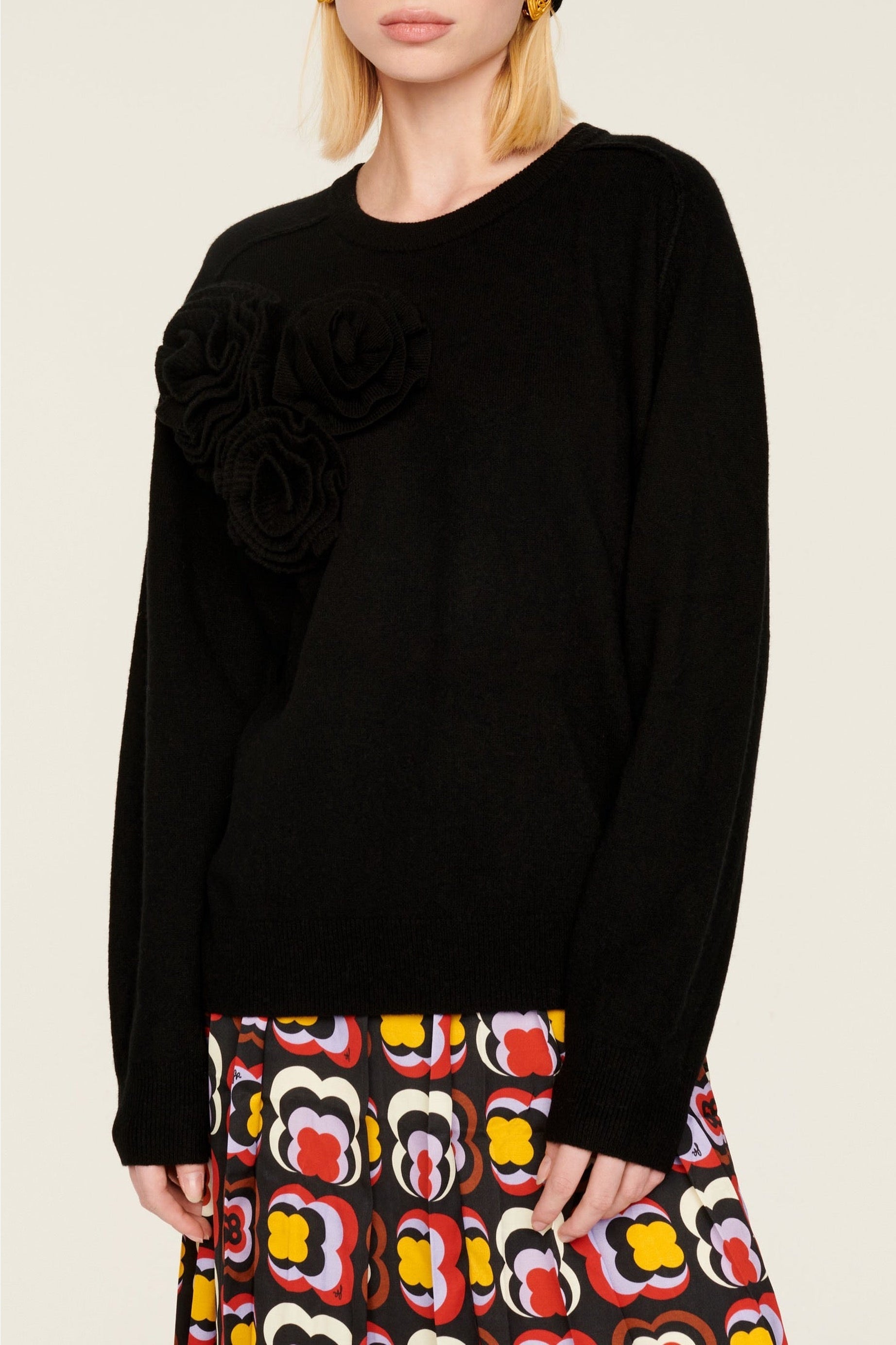 Pull à fleurs en relief - Noir