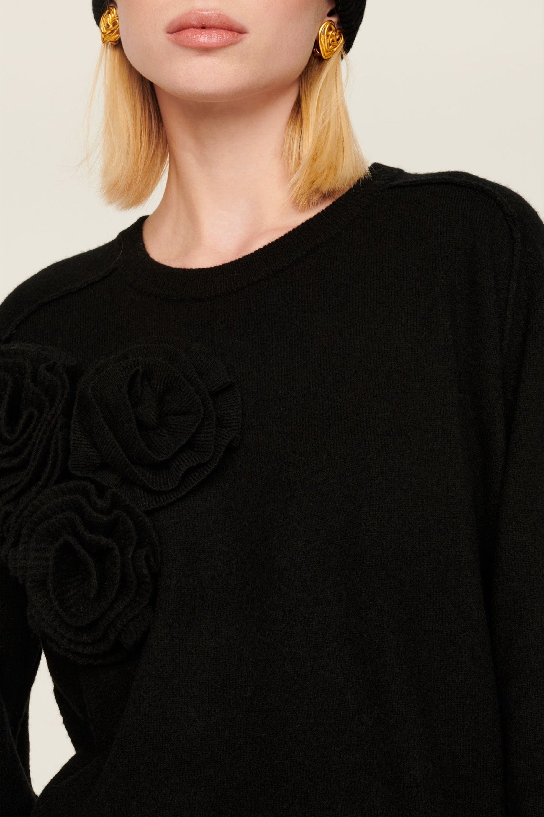 Pull à fleurs en relief - Noir