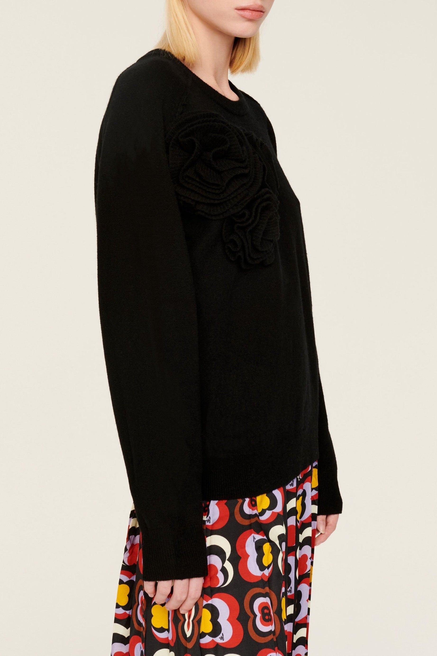 Pull à fleurs en relief - Noir