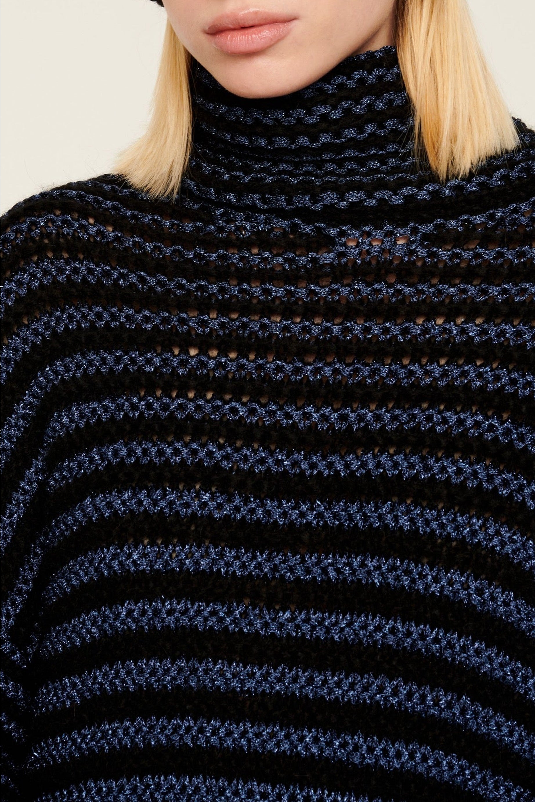 Robe courte tricot à coutures apparentes et à volants - Noir & Bleu