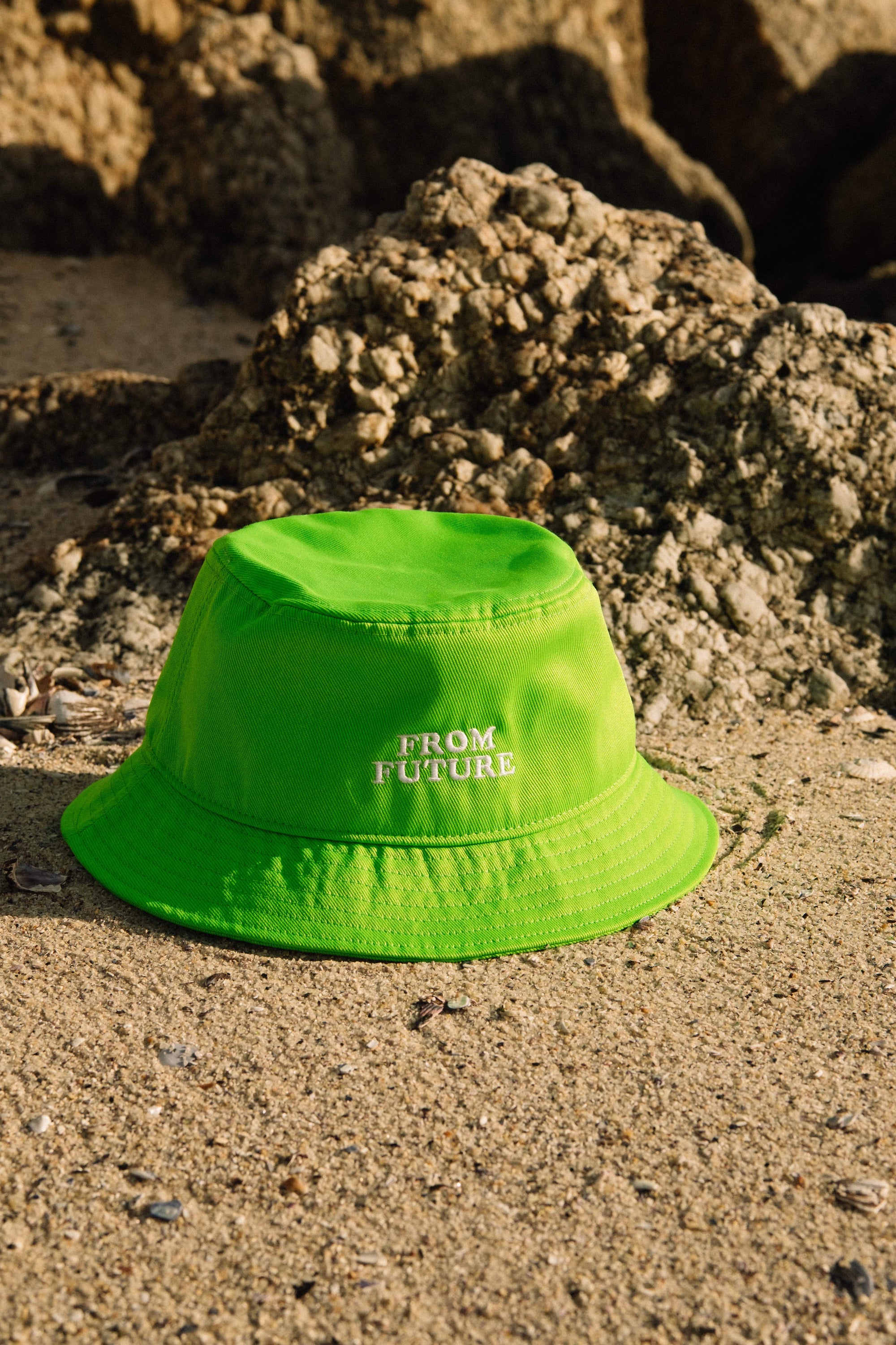 Bob à broderie - Neon Green