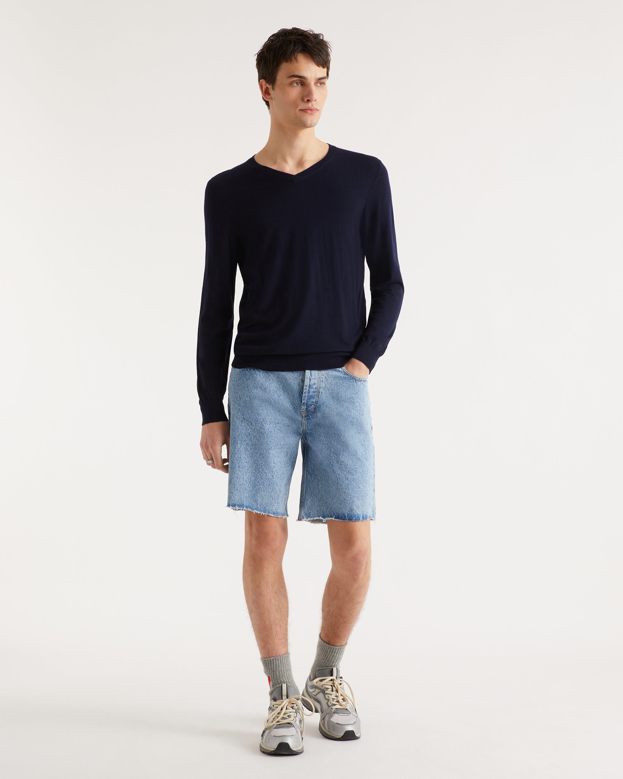 Pull classique à col V en laine mérinos - Navy