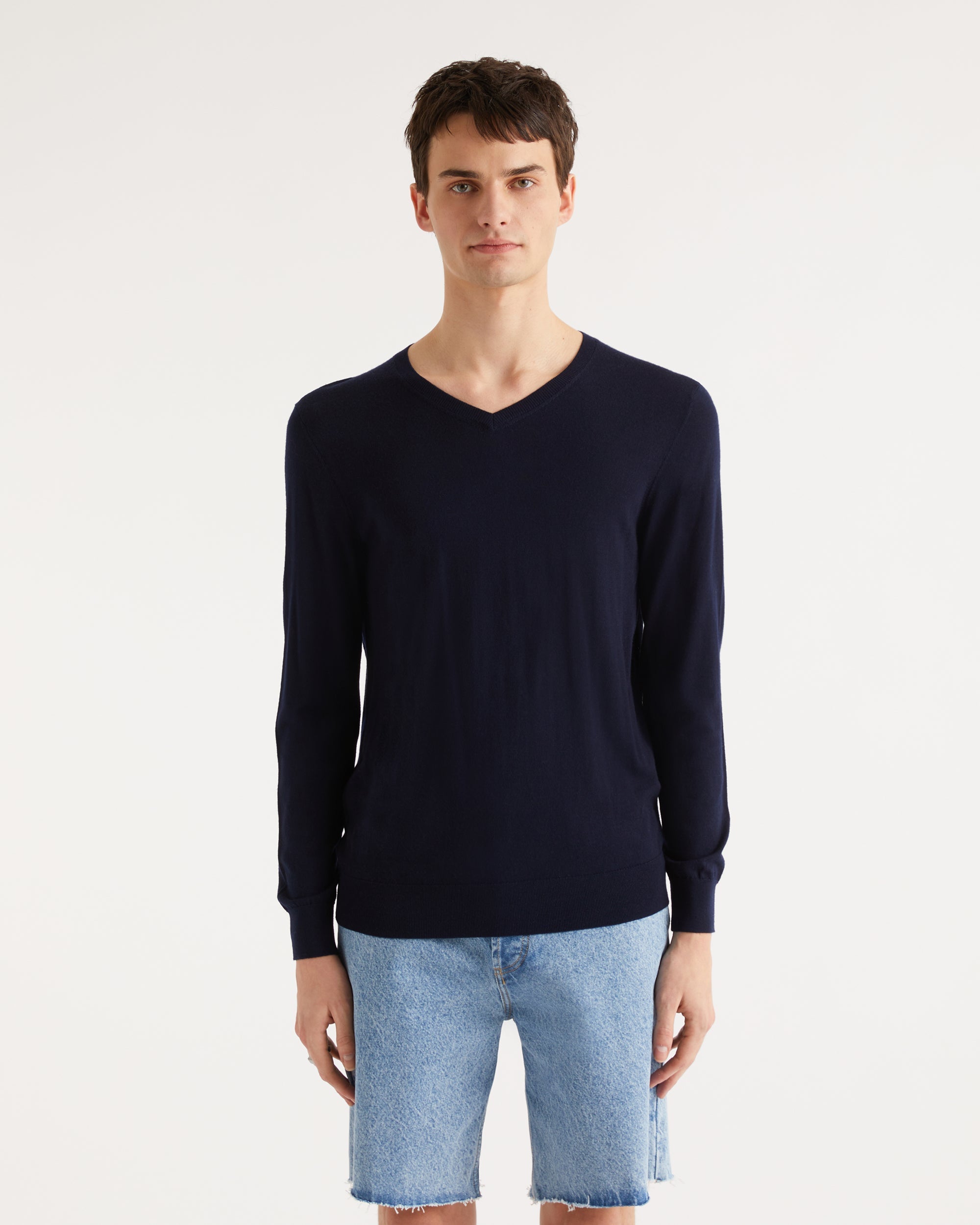 Pull classique à col V en laine mérinos - Navy