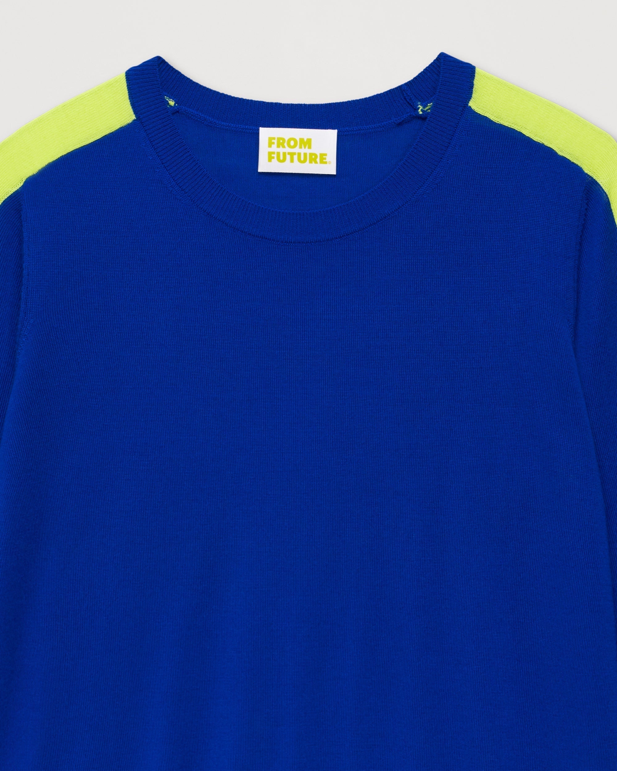 Pull à bande aux manches en laine mérinos - Electric Blue