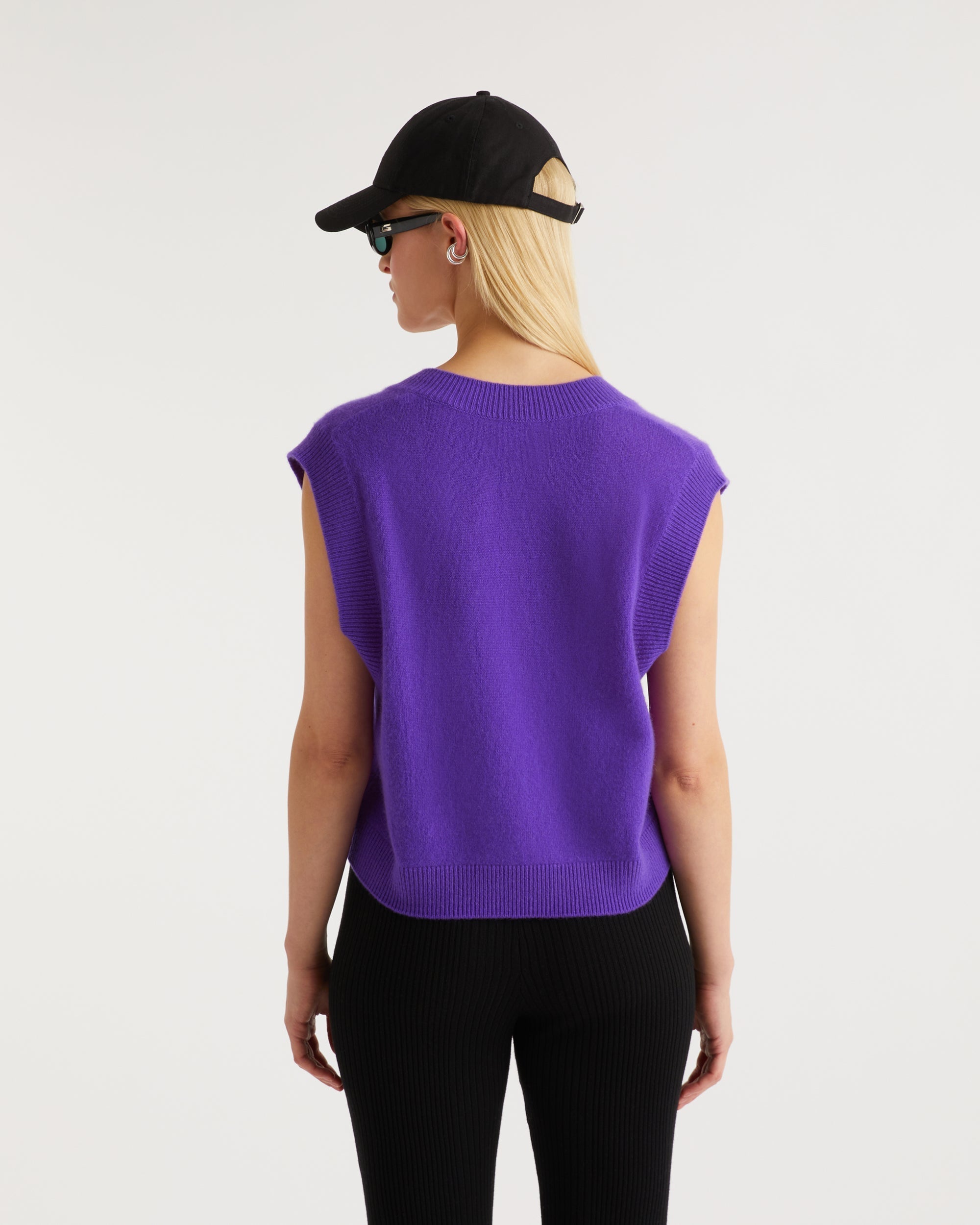 Pull sans manches à col V classique en cachemire - Neon Purple