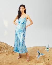 Robe longue Gisele en soie - Magic Flowers & Blue