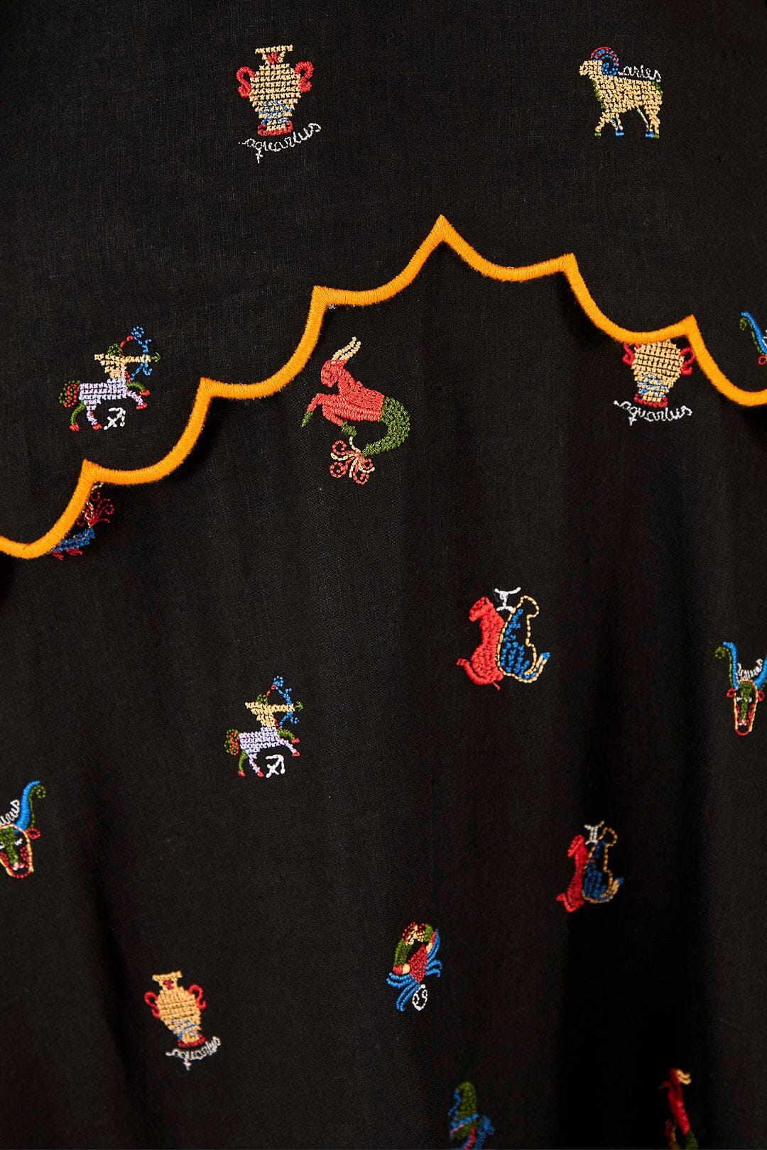 Robe longue découpée à borderie en lin - Noir