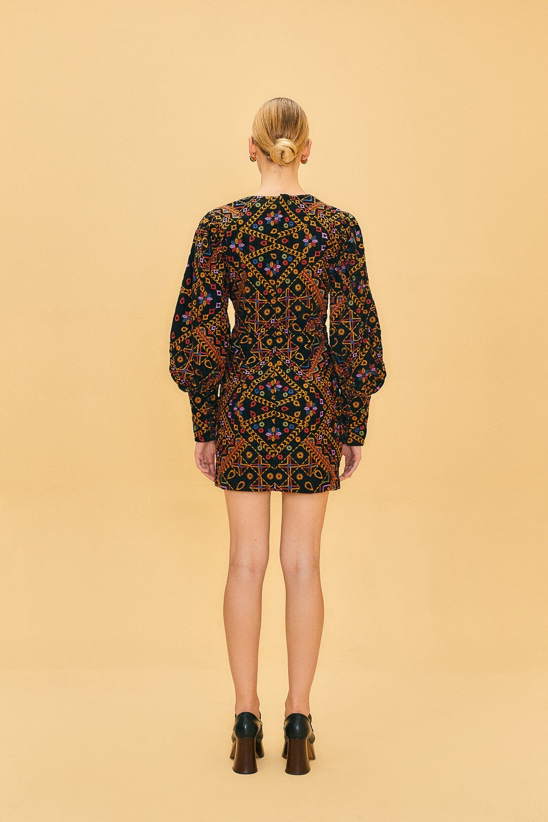 Robe courte à manches bouffantes en velours côtelé brodé - Marron