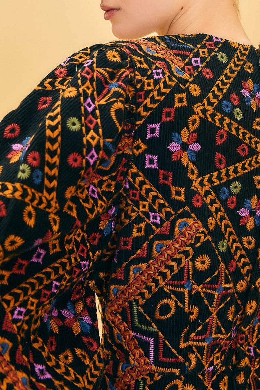 Robe courte à manches bouffantes en velours côtelé brodé - Marron