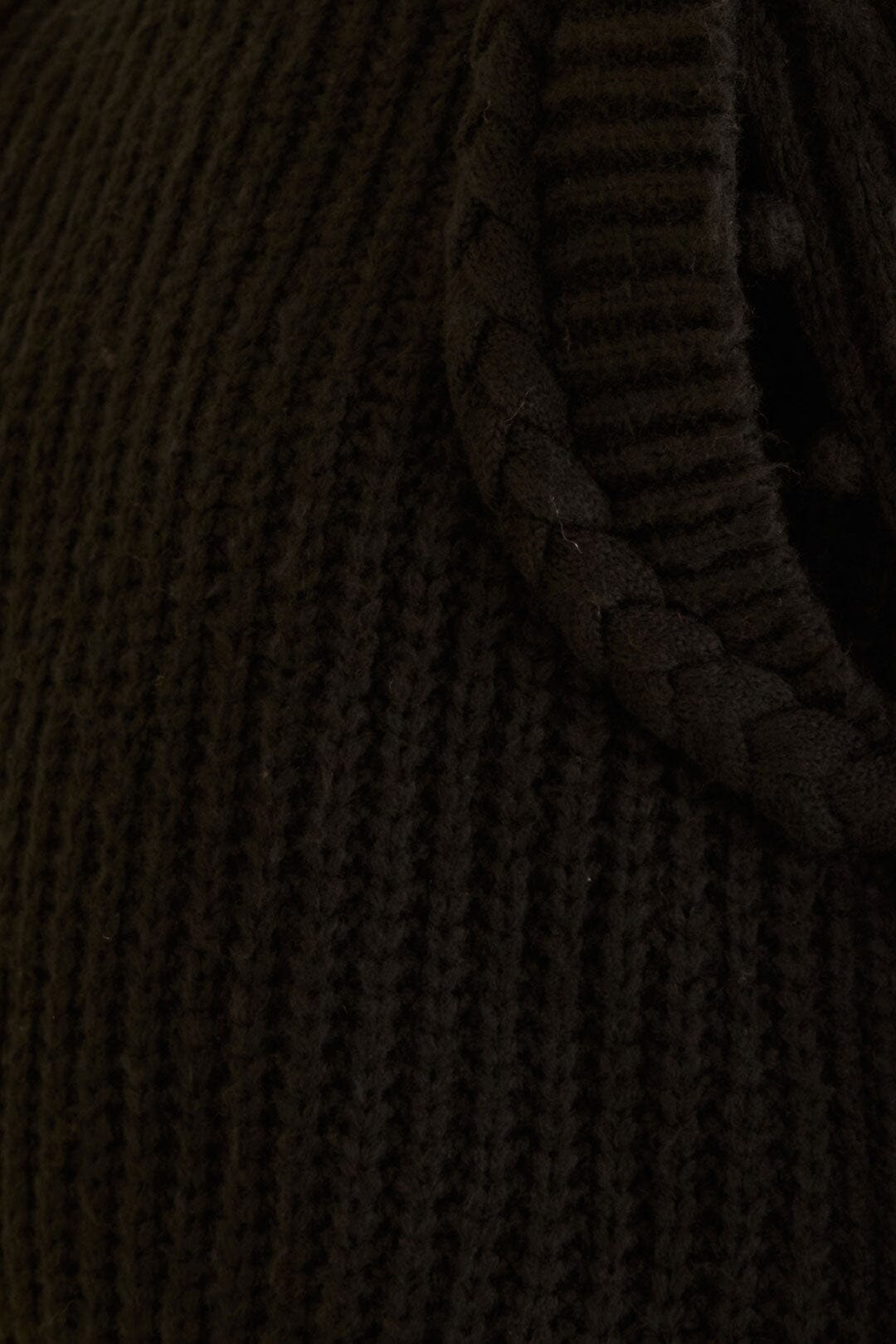 Pull tressé à manches bouffantes - Noir