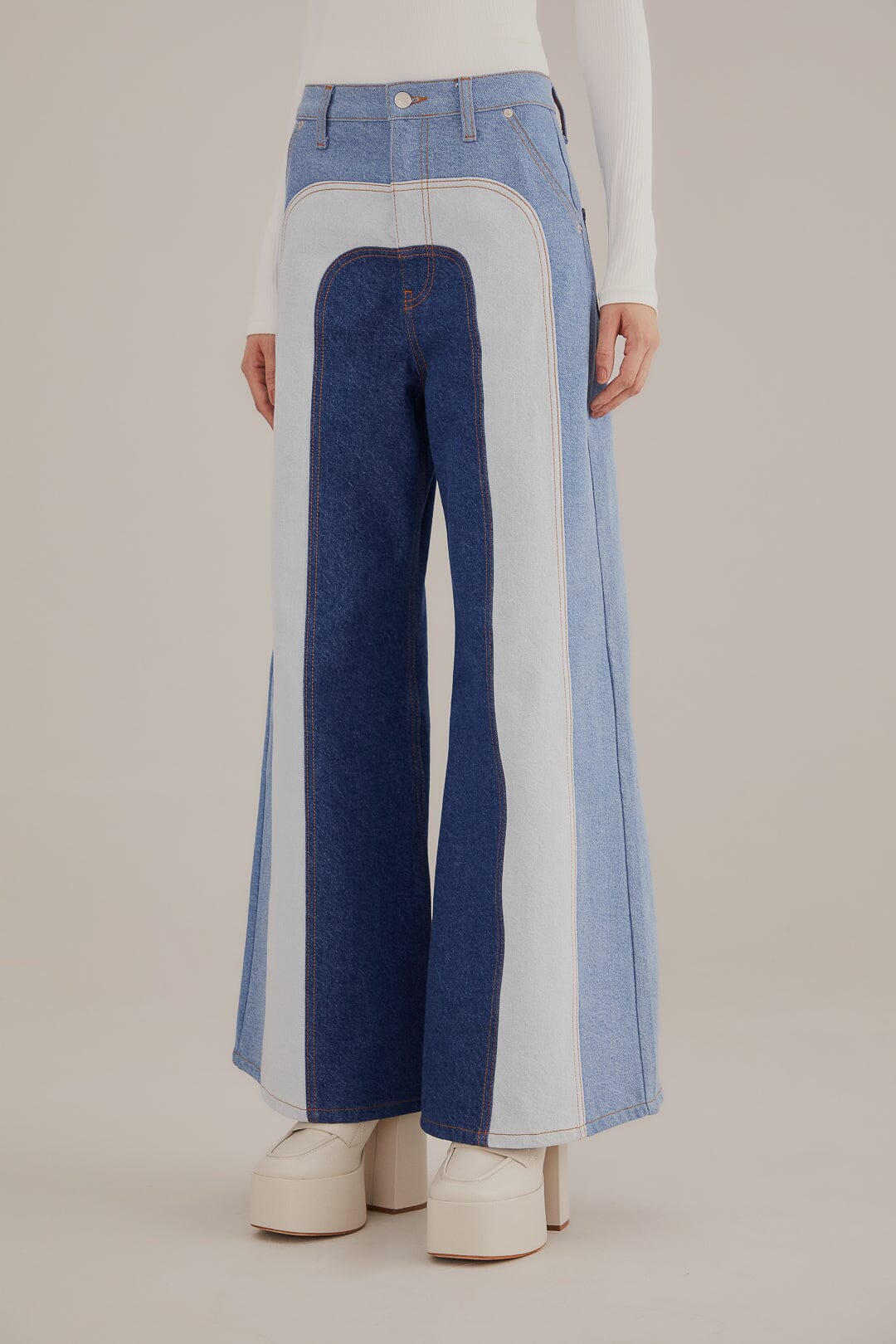 Pantalon large en denim patchwork en coton - Bleu