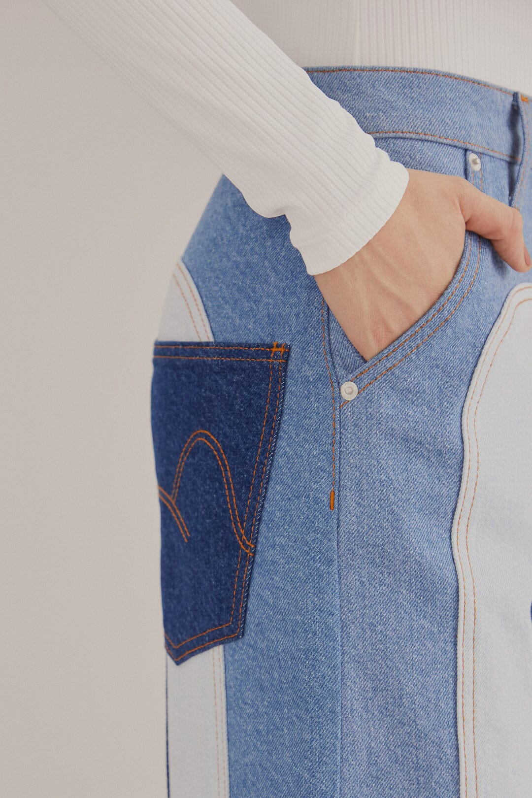 Pantalon large en denim patchwork en coton - Bleu