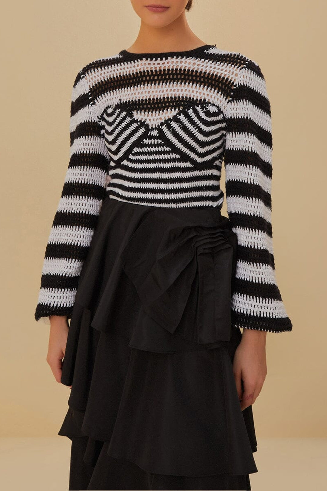 Pull à manches bouffantes à rayures en crochet en coton - Noir