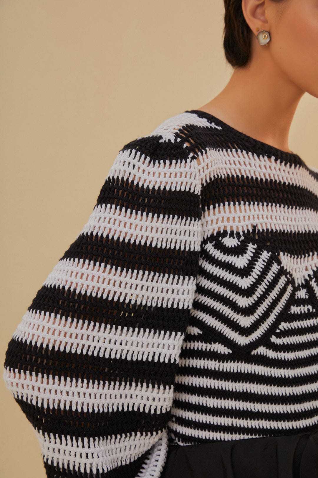 Pull à manches bouffantes à rayures en crochet en coton - Noir